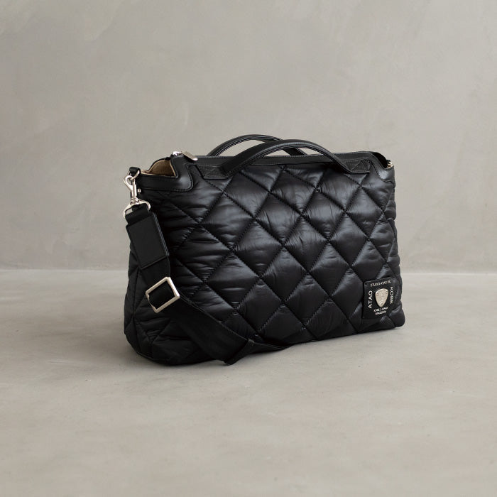 超軽量な新時代のビジネスボストン｜アルマディロ